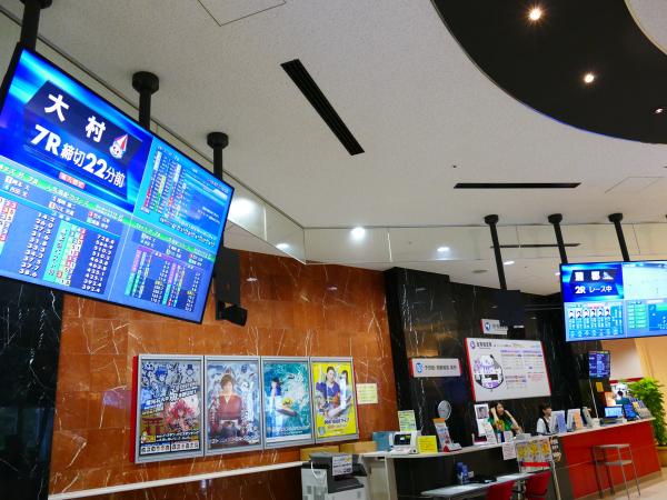 写真：1Fロビーのモニター