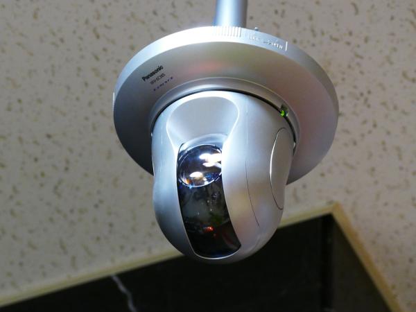 写真：屋内旋回カメラ（WV-SC385）