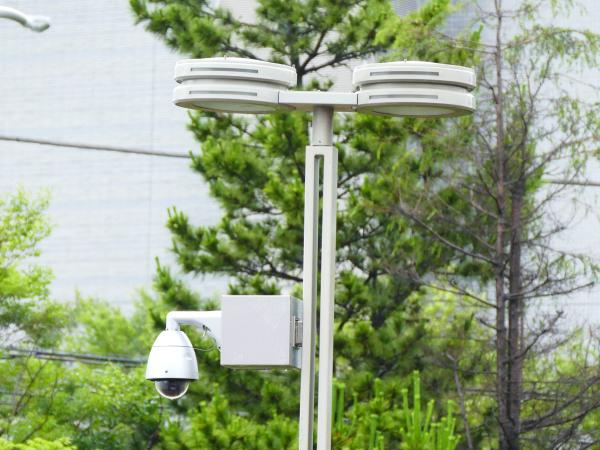 写真：屋外ドームカメラ（WV-SW395AJ）