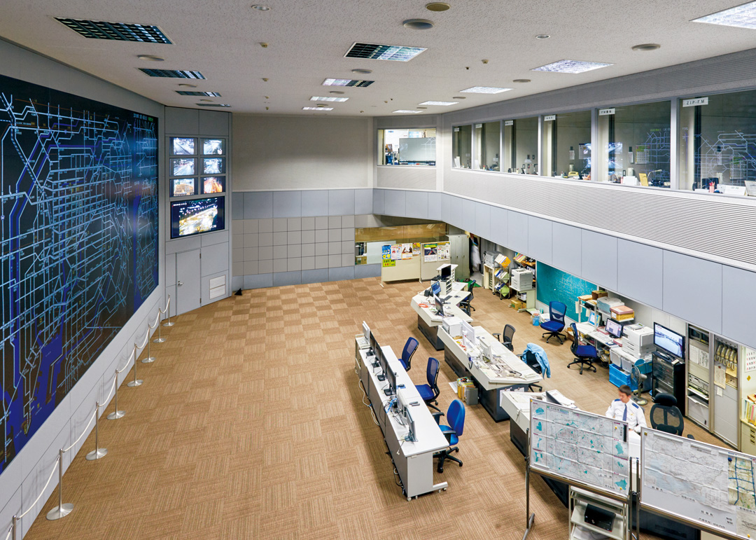 写真:従来よりも視野角が広がり、6局の放送局ブースや見学ブースからも見やすくなった