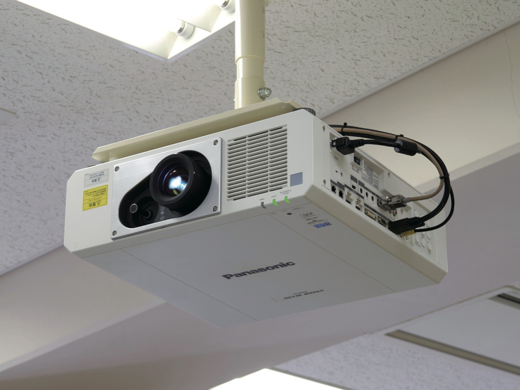 写真：2016年春発売のPT-RZ570JWをご採用