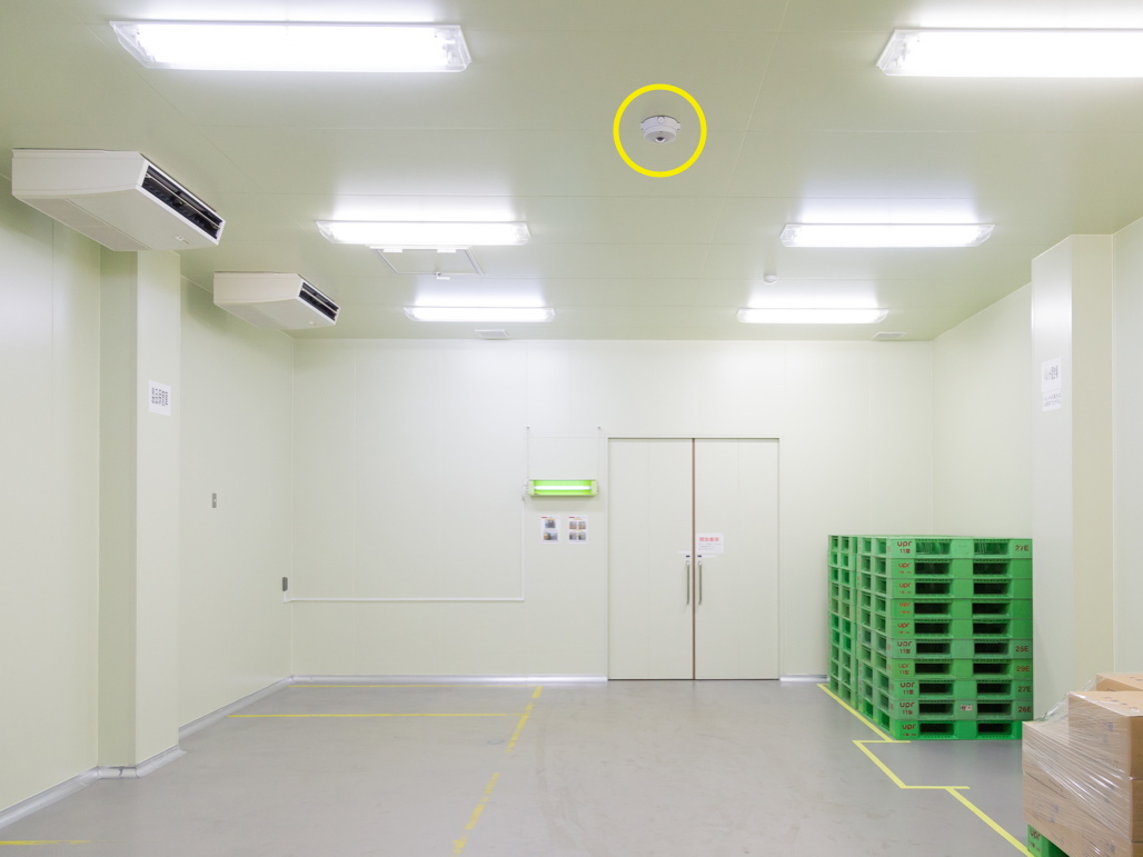 写真:2重構造の扉で守られた製品出荷口。出荷の瞬間だけシャッターを開ける。その工程をモニタリング