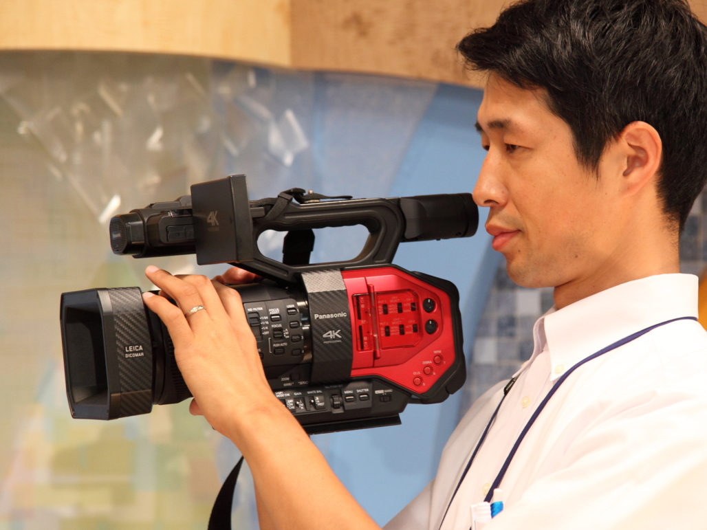 写真:4Kカムコーダ AG-DVX200