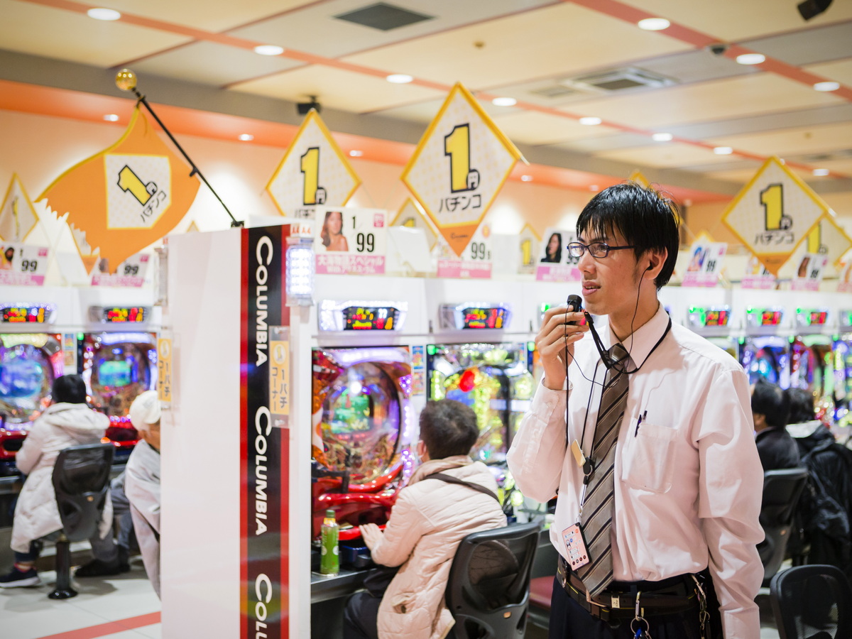 写真:「今までよりも使い勝手がはるかに良くなった」とスタッフも好評のワイヤレスインターカムシステム