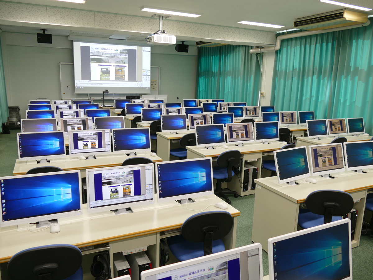 写真：機器を一新したLL教室