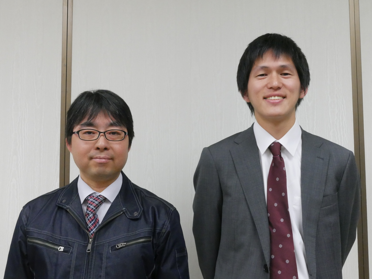 写真:日本郵便株式会社 京都中央郵便局 川畑様(左) 日本郵便株式会社 本社 郵便・物流営業部 中永様(右)