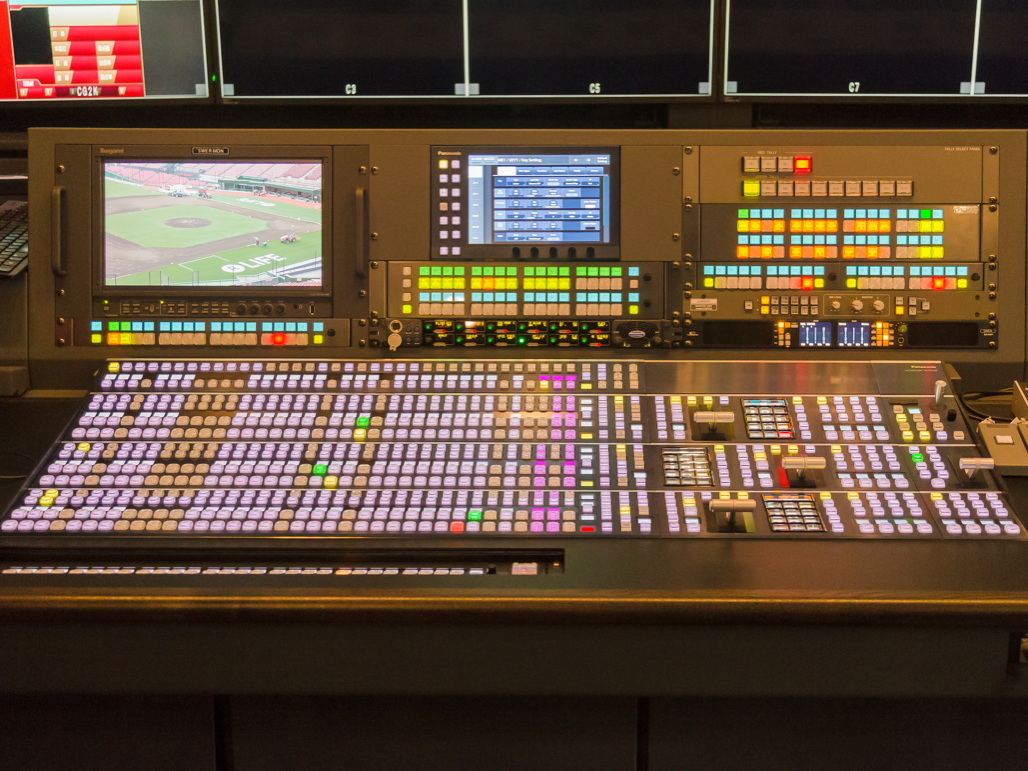 写真:大型ライブスイッチャー AV-HS7300