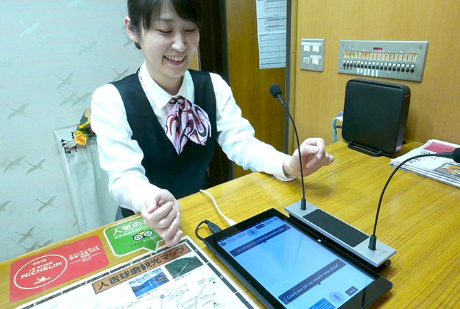 写真:お客様と向かい合って使用できます。