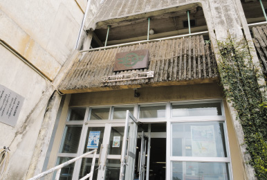 写真:北中城村様の役場の第一庁舎外観。