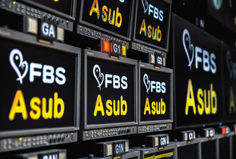 写真：福岡放送編集室のモニター