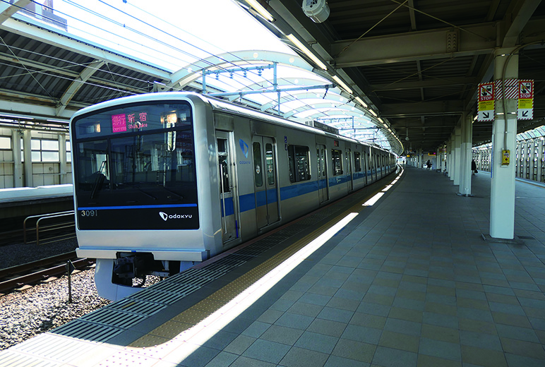 写真：経堂駅に停車する電車