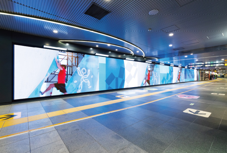 写真:渋谷駅のビッグサイネージプレミアム