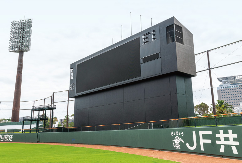 写真:平和リース球場様のバックスクリーン
