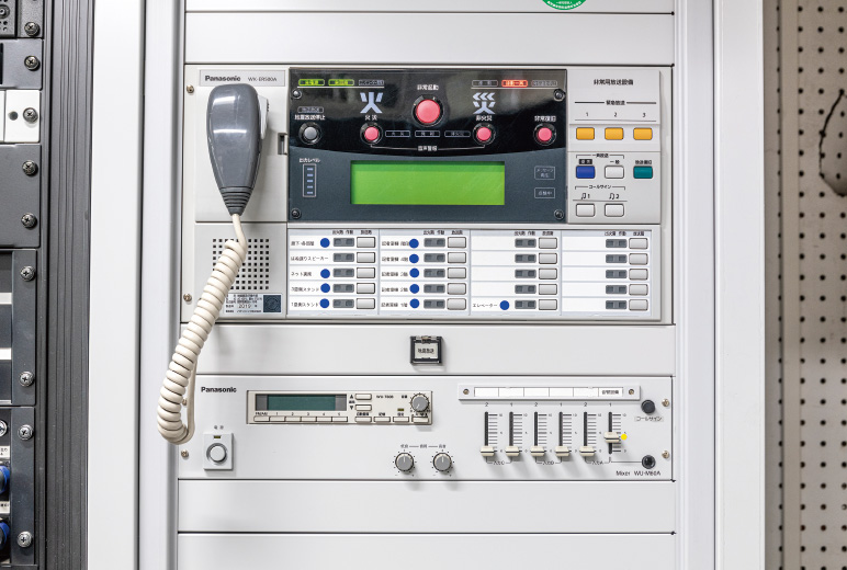 写真:ラック形非常用放送設備WL-8500A