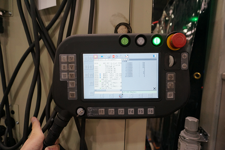 写真：建機・農機向け部品には深い溶け込みが求められる