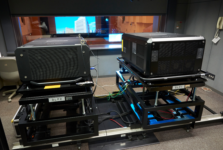 写真:PT-RQ50KJとPT-RZ31KJ