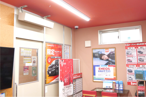 店内に音声対応のドーム型カメラを２台設置