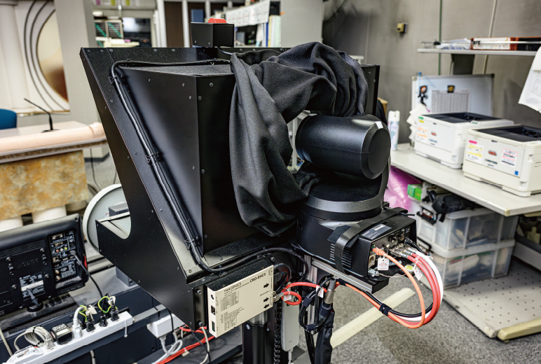 写真：顔出しカメラにはリモートカメラAW-UE160Kを採用