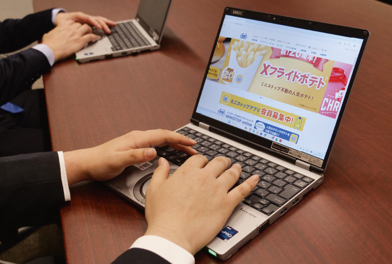 写真：高性能コンパクトモバイル SRシリーズ