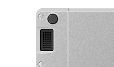 露出したボックス型スピーカー