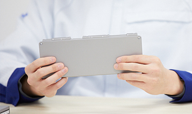 バッテリー開発について語る開発者