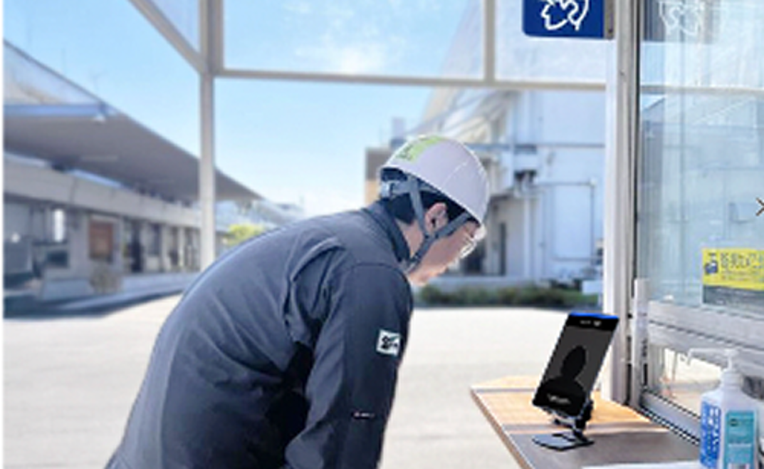 入退場時に顔認証照合