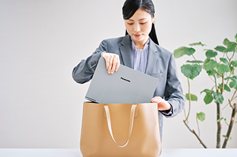 バッグにも収まりやすい