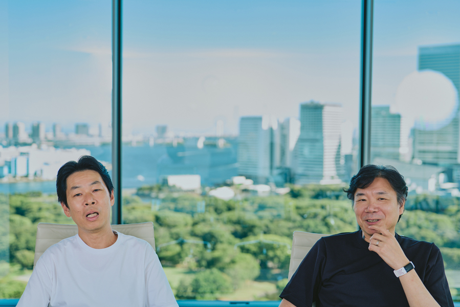 河野 昭彦(右)と向野 孔己