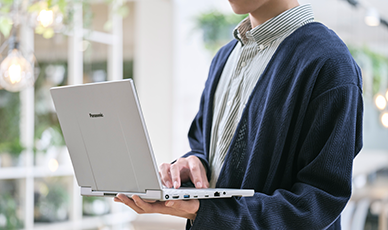 FCを片手で持って操作