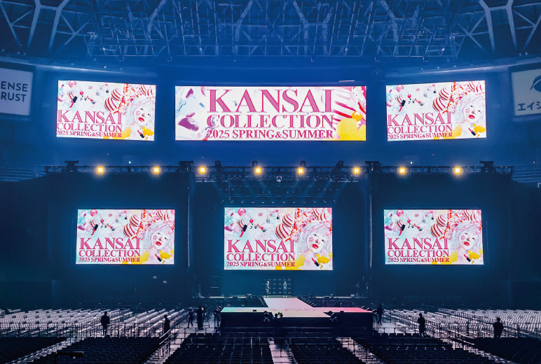 大型LEDビジョン9面に映し出された映像