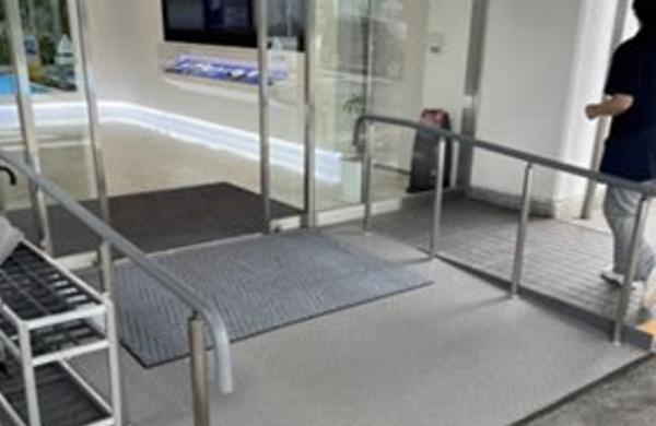 A ramp installed at the entrance to an automatic door