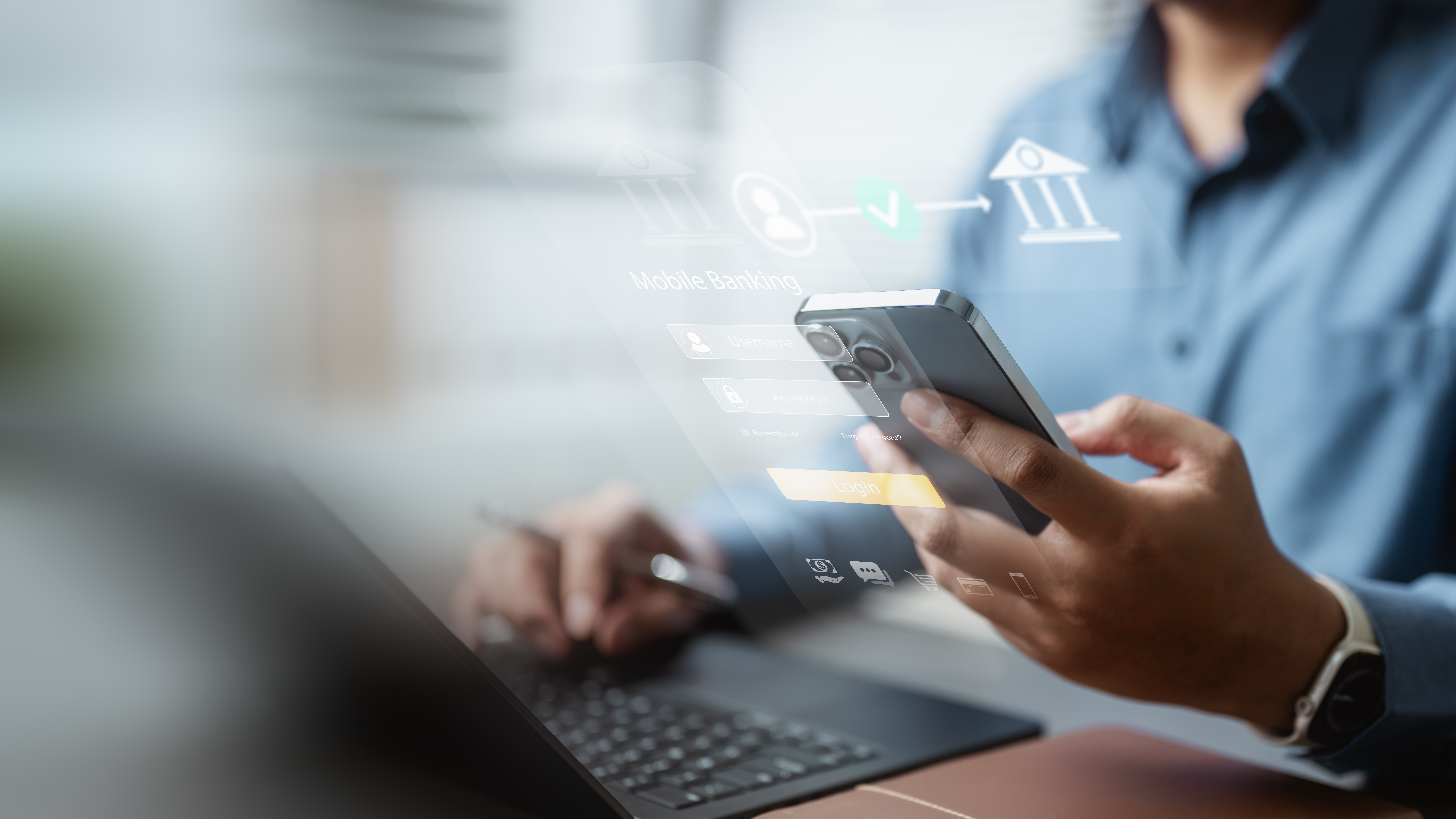 スマートフォンを操作する女性