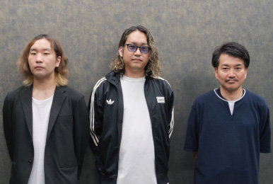 バルス株式会社　プロデューサー　平木 洋輔様（ 写真右）　テクニカルディレクター　山口 純弥様（写真左）　株式会社キョードー東京　ライブ・エンターテインメント事業本部　事業一部　寺本 昂平様（写真中央）※所属は納入時のものです。