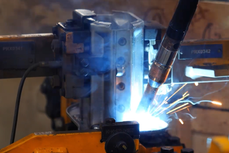 Active TAWERS 4 が稼働中。1 mm以下の板厚で構成されたワークに対して、スパッタの付着や溶落ちのない高品質な溶接を実現しています。