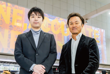 株式会社ジェイアール東日本企画 メディアソリューション本部 Beyondメディア局 開発セールス部 部長代理 兼 交通媒体局 メディア営業部 添野 佑吾 様（写真右） メディアソリューション本部　 Beyondメディア局 開発セールス部 関岡 俊介 様（写真左） ※所属は納入時のものです。