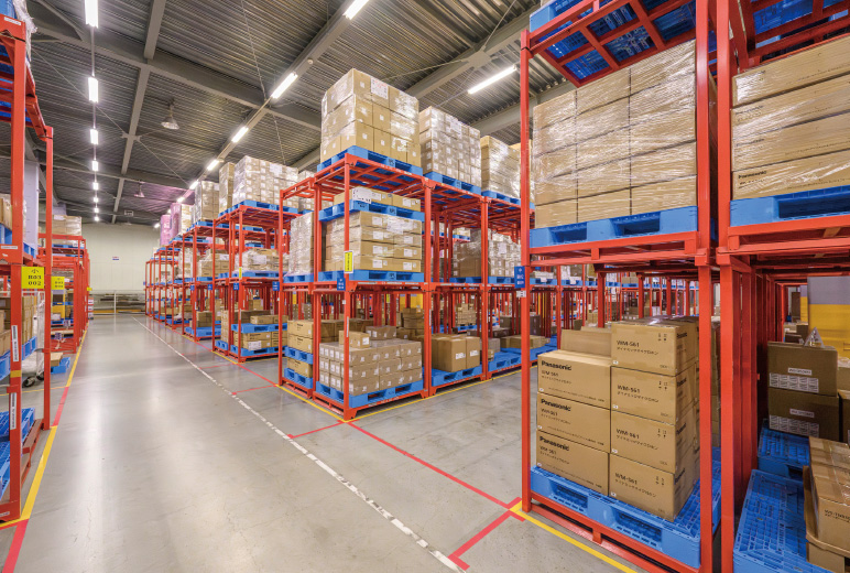 荷姿単位のトラッキング、在庫管理が可能なことで、柔軟な荷棚配置も可能に。