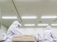 写真：9メガピクセル全方位ネットワークカメラ WV-SFN480で充填作業ラインをモニタリング