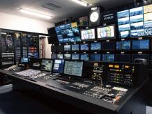 写真：OTCシステムとライブスイッチャーAV-HS7300を軸に構成されたニューススタジオサブ