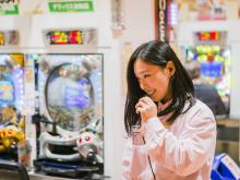 写真:広い周波数帯域と周辺ノイズの低減させたクリアな音質で円滑なコミュニケーションをサポート