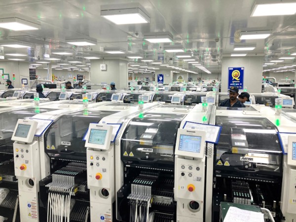 Noida工場には実装ラインが17ラインあり、全てパナソニックの実装機(1ラインあたり約10台)を採用。Dixonグループではインド内14工場の多くの工場でパナソニックの実装設備を採用中。