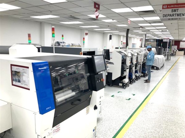 Noida工場にはパナソニックの実装ラインが4ラインあり、追加投資も決定。最新のスクリーン印刷機NPM-GP/Lを全ラインで導入中。